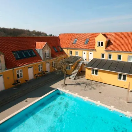 6 Person Holiday In